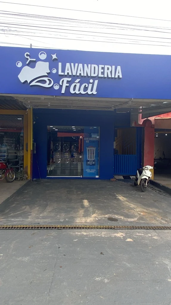 Interior da lavanderia self service